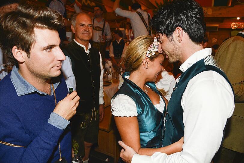 Sylvie Meis und ihr neuer Freund Samuel Deutsch im Schützenzelt.