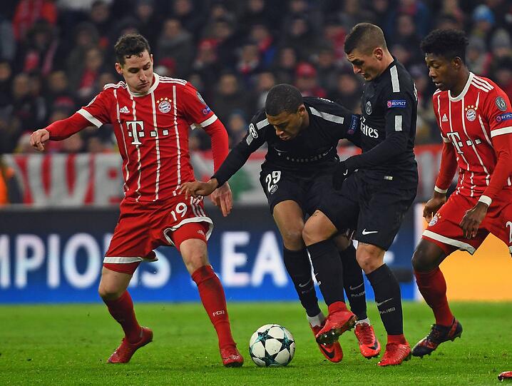 SEBASTIAN RUDY NOTE 3:
Im Team für Martínez und zunächst ein bisschen nervös. Steigerte sich im Laufe des Spiels deutlich, jagte Neymar zweimal exzellent den Ball ab (21., 32.). Sehr ordentlich.