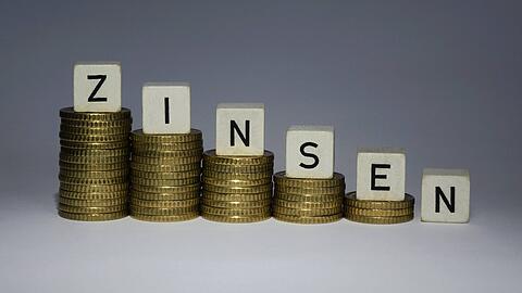 "Wer viel Geld anlegen will, sollte verschiedene Laufzeiten mischen", sagt Finanzexperte Uwe Döhler.