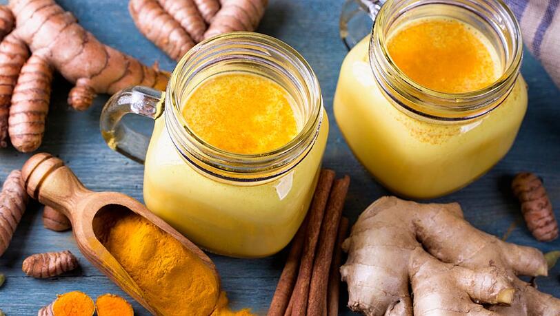 In Indien hat sich Kurkuma-Milch als Hausmittel bei Erkältungen bewährt.