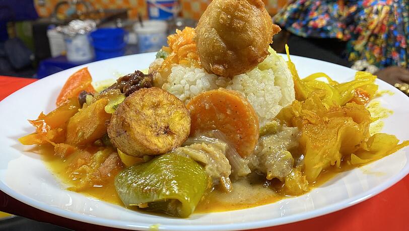 Das Beste von allem: Bei African Cuisine gibt es auch einen Probierteller mit verschiedenen Spezialitäten.