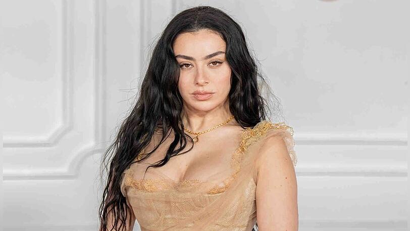 Charli xcx glaubt nicht, dass sie f&uuml;r den James-Bond-Song geeignet ist.