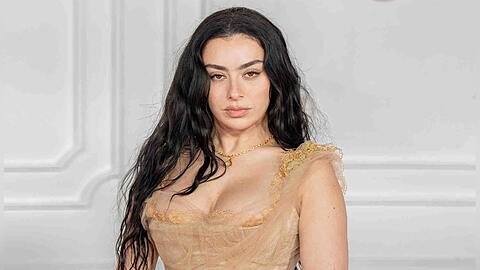 Charli xcx glaubt nicht, dass sie f&uuml;r den James-Bond-Song geeignet ist.