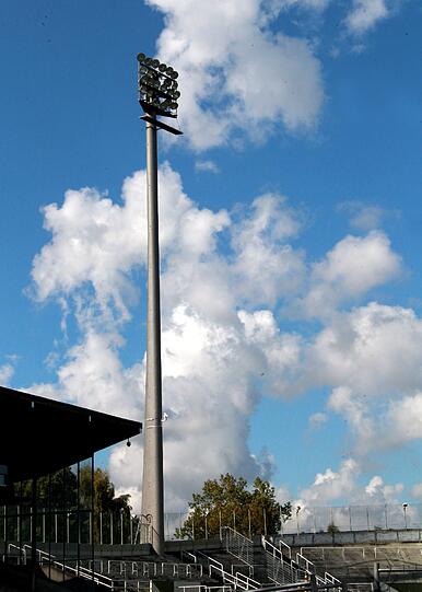 Der Rollrasen wächst an, die Heizung darunter ist installiert, im Juli 2013 soll das alte Grünwalder Stadion dann ein "neues Schmuckstück für alle Fußballfans" sein. Die Bilder vom Baustellenrundgang