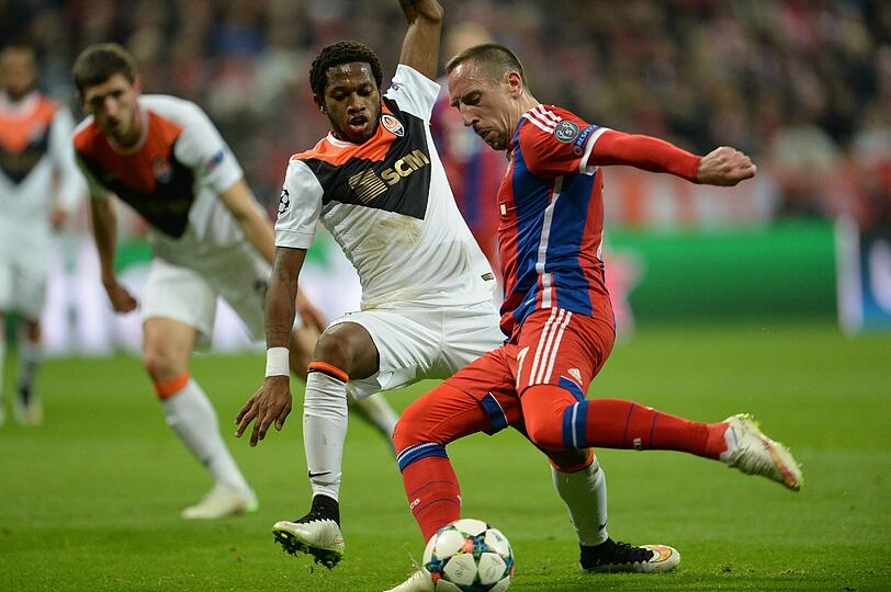 Franck Ribéry gibt auch die erneute Stichelei von Douglas Costa die sportliche Antwort: Ribéry spielt den Doppelpass mit Alaba, der an der Strafraumkante nur kurz ablegt. Der Franzose schnappt sich die Kugel wieder, geht noch ein paar Meter und trifft per Flachschuss zum 3:0 in der 49. Minute.