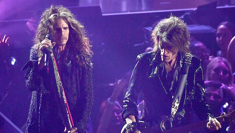 Steven Tyler (li.) musste nach seiner Stimmbandverletzung die Aerosmith-Tour beenden. Steven Tyler (li.) musste nach seiner Stimmbandverletzung die Aerosmith-Tour beenden.