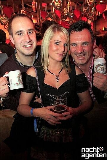 Dirndl, Lederhosen und viel Spaß: Die Party "Tracht und Pracht" am Samstag im Hippodrom auf der Theresienwiese. Mehr Bilder unter: www.nachtagenten.de.