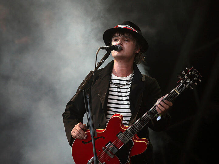 Pete Doherty bei einem Auftritt seiner Band The Libertines auf dem Glastonbury Festival 2015