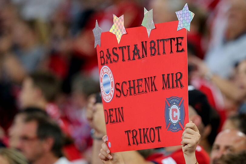 Sehnlichster Wunsch: Fan-Plakat zu Ehren von Bastian Schweinsteiger.