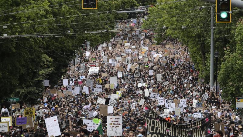 Demonstranten in Seattle gedenken dem Ende der Sklaverei in den USA. Demonstranten in Seattle gedenken dem Ende der Sklaverei in den USA.