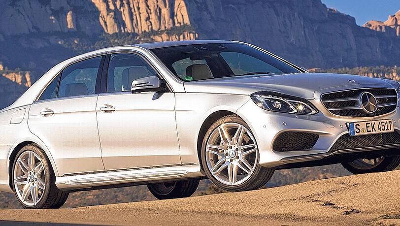 Eleganz und Souveränität in Blech gepresst. Am optischen Auftritt der Mercedes E-Klasse gibt’s nicht zu kritteln – die inneren Werte können im AZ-Test auch überzeugen. Eleganz und Souveränität in Blech gepresst. Am optischen Auftritt der Mercedes E-Klasse gibt’s nicht zu kritteln – die inneren Werte können im AZ-Test auch überzeugen.