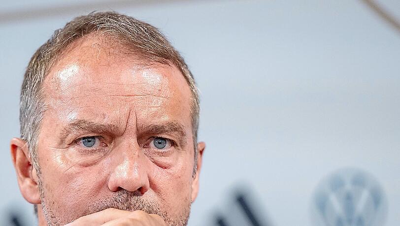 Versucht alles um seinen Job zu retten: Bundestrainer Hansi Flick. Versucht alles um seinen Job zu retten: Bundestrainer Hansi Flick.