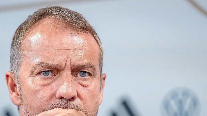 Versucht alles um seinen Job zu retten: Bundestrainer Hansi Flick.