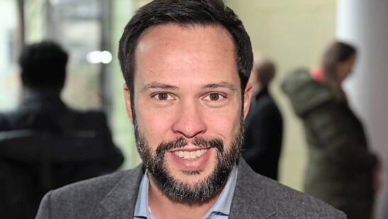 Bayerns FDP-Chef Martin Hagen bleibt optimistisch. Er will bis zum vorläufigen Endergebnis nicht nach Hause gehen. Bayerns FDP-Chef Martin Hagen bleibt optimistisch. Er will bis zum vorläufigen Endergebnis nicht nach Hause gehen.