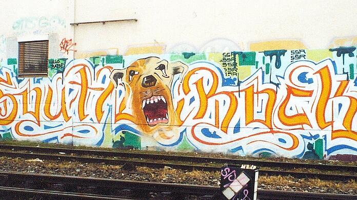 Ein Graffiti in München aus dem Jahr 2004. Ein Graffiti in München aus dem Jahr 2004.