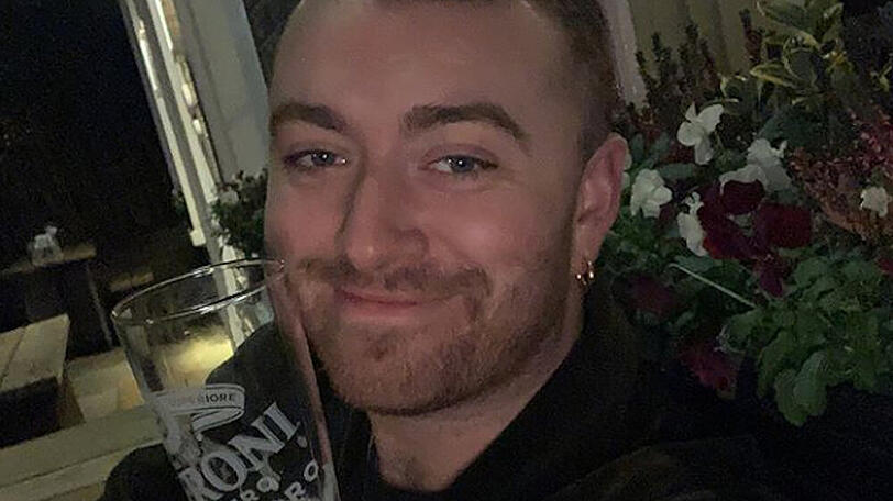 Sam Smith prostet allen "einsamen Herzen" an Weihnachten zu