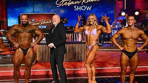 Bodybuilder und Bodybuilderinnen wie Lena Ramsteiner begrüßte Stefan Raab im Studio.