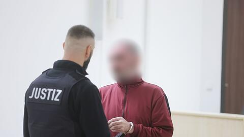 Der Angeklagte ließ über seinen Verteidiger erklären, dass er die Tat zutiefst bereue.