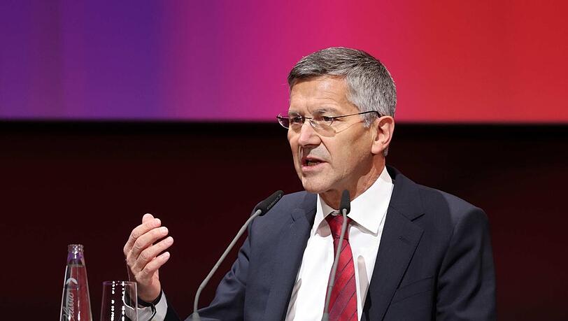 "Das hat keinem gefallen", sagt Herbert Hainer über die Jahreshauptversammlung. "Das hat keinem gefallen", sagt Herbert Hainer über die Jahreshauptversammlung.