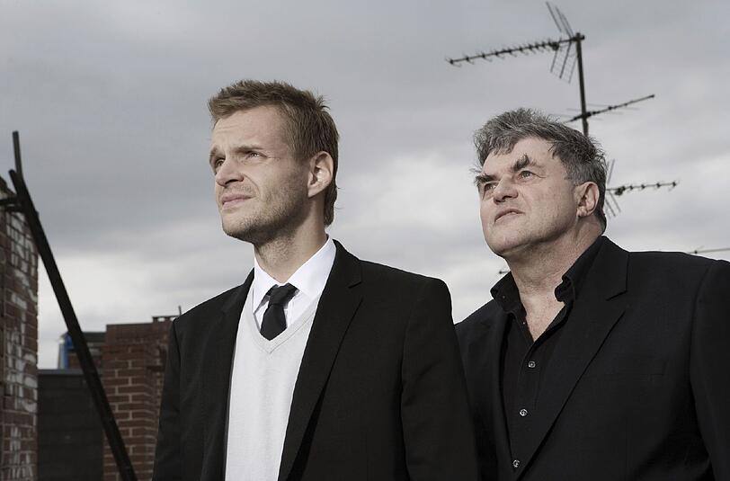 Die Kabarettisten Florian Schroeder und Volkmar Staub