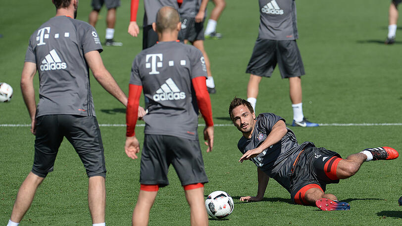 An Tag vier des Trainingslagers in Doha/Katar schwitzten die Profis des FC Bayern nur morgens auf dem Rasen. Nach dem Mittagessen bescherte Carlo Ancelotti seiner Mannschaft einen freien Nachmittag.