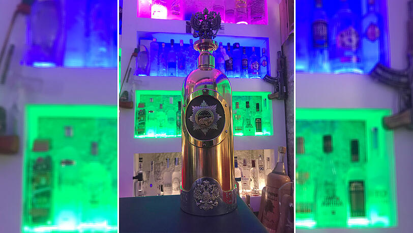 Die teuerste Wodka-Flasche der Welt ist wieder aufgetaucht. Die teuerste Wodka-Flasche der Welt ist wieder aufgetaucht.