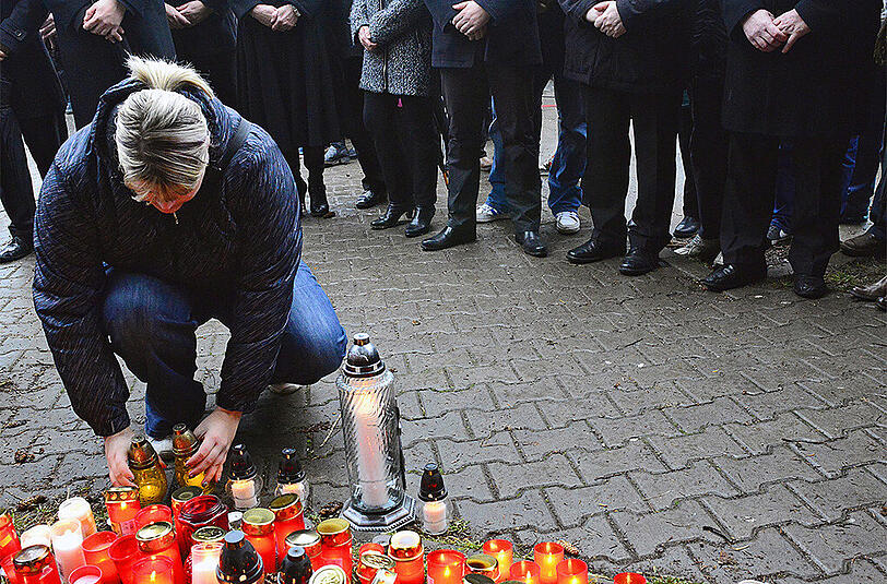 Die Trauer in Tschechien ist nach dem Amoklauf in einem Lokal groß. Insgesamt starben neun Menschen, inklusive Attentäter bei der Tat.