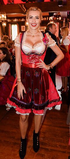 Die VIP-Ladies in Rot auf der Red Damen Wiesn: Verena Kerth.