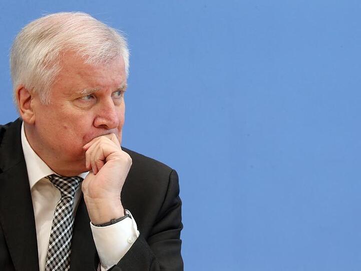 "Insgesamt komme ich auf 50 Jahre in der Politik. Das reicht dann mit Auslaufen dieser Legislaturperiode wirklich", sagt Horst Seehofer.