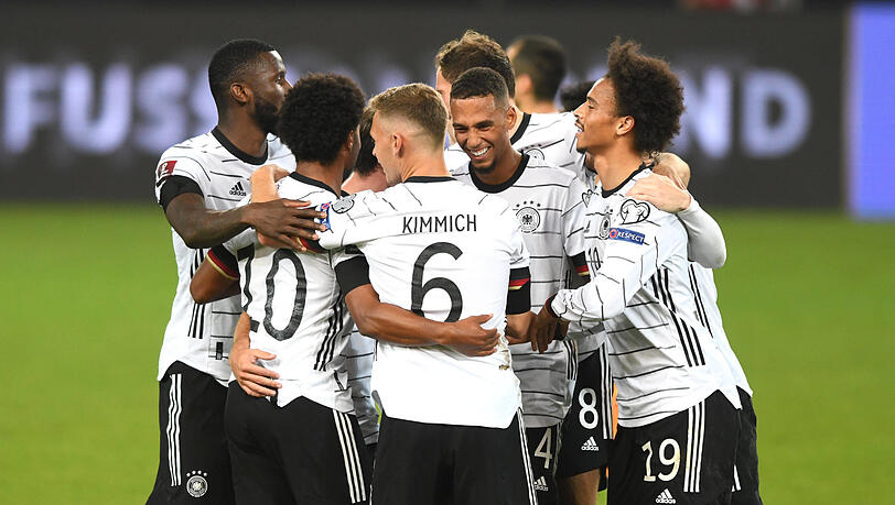 Jubel der Deutschen Mannschaft nach dem 5:0. V.l: Rüdiger, Gnabry, Kimmich, Kehrer und Sane.