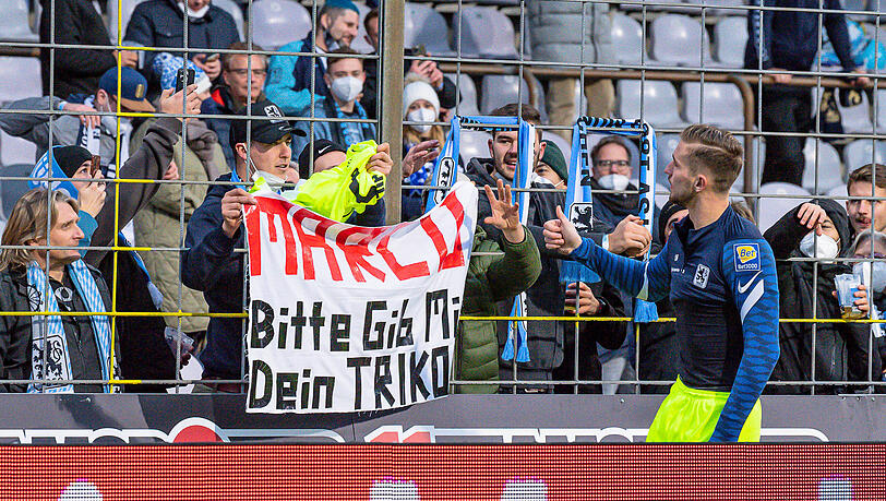 Marco Hiller erfreut sich auch bei den Löwen-Fans großer Beliebtheit. Marco Hiller erfreut sich auch bei den Löwen-Fans großer Beliebtheit.