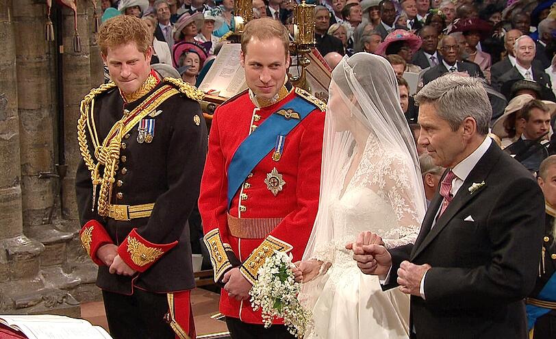 Prinz William und Kate Middleton sagen "I will": Das zukünftige Königspaar von Großbritannien vor dem Traualtar in der Westminster Abbey.