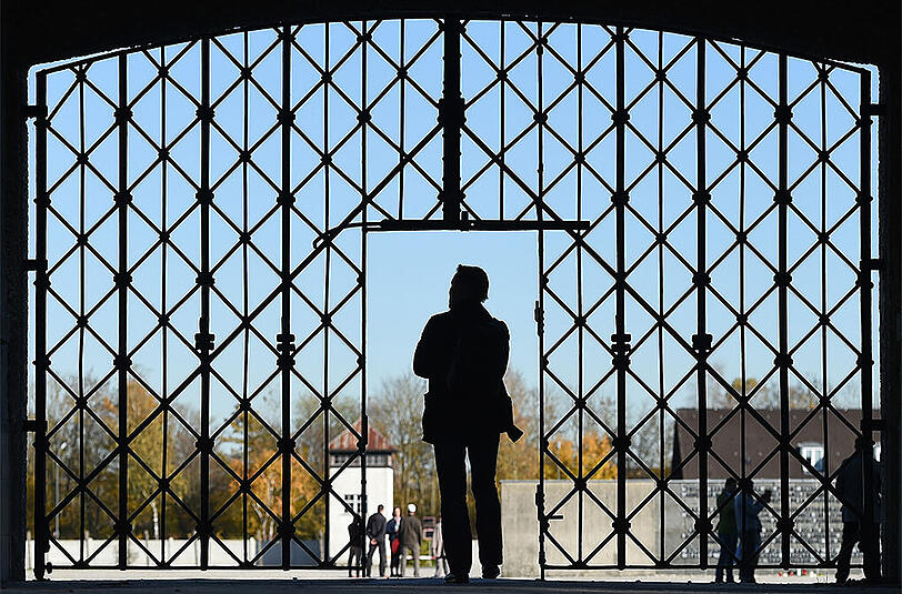 Der Eingang des Konzentrationslagers in Dachau. Der Zentralrat der Juden fordert einen KZ-Besuch für jeden Schüler ab der 9. Klasse.