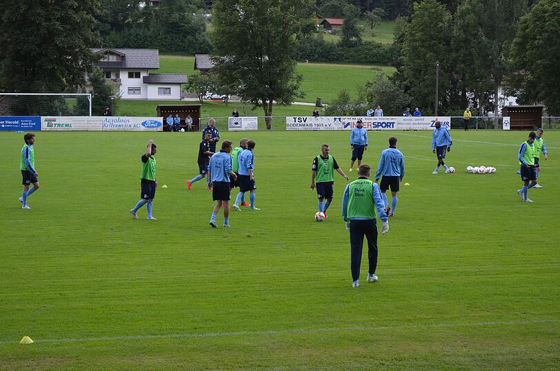 Trainer Torsten Fröhling und Co. in der Saisonvorbereitung bei der Arbeit - der TSV 1860 hat sein erstes Trainingslager in Bodenmais aufgeschlagen.