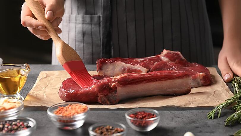 Mit den richtigen Rezepten ist ein schmackhafter, aber dennoch gesunder Grill-Abend garantiert.