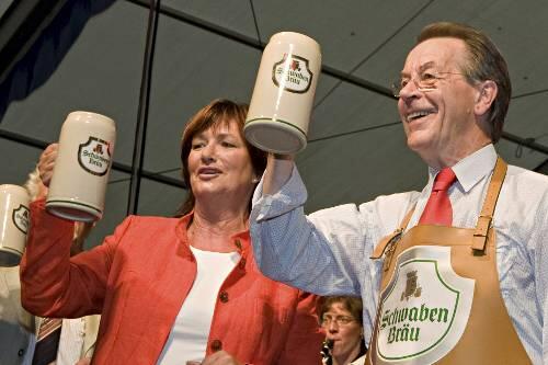 Wahlkampf nach der Notlandung: Franz Müntefering gestern im Festzelt in Stuttgart