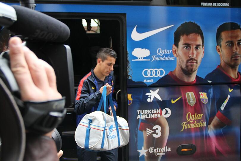 Hier kommt der FC Barcelona in München am Bayerischen Hof an. Die Bilder