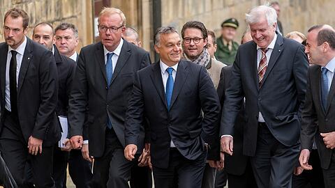 Ein Bild vom letzten Aufeinandertreffen von Viktor Orban (l.) und Horst Seehofer im September vergangenen Jahres. Da ist der ungarische Ministerpräsident Gast bei der CSU-Herbstklausurtagung im Kloster Banz gewesen. Die CSU ist dafür heftig kritisiert worden.