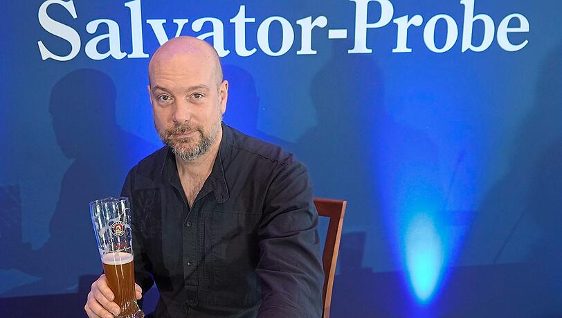 Stephan Zinner ist kein Neuling auf dem Nockherberg, als Fastenredner aber schon. Die Paulaner-Brauerei hat sich von ihm eine traditionelle Rede gewünscht. Deshalb wird er auch auf Show-Einlagen verzichten. Auch ein Kostüm wird er nicht tragen. Stephan Zinner ist kein Neuling auf dem Nockherberg, als Fastenredner aber schon. Die Paulaner-Brauerei hat sich von ihm eine traditionelle Rede gewünscht. Deshalb wird er auch auf Show-Einlagen verzichten. Auch ein Kostüm wird er nicht tragen.