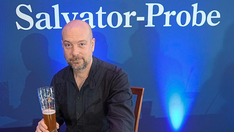 Stephan Zinner ist kein Neuling auf dem Nockherberg, als Fastenredner aber schon. Die Paulaner-Brauerei hat sich von ihm eine traditionelle Rede gewünscht. Deshalb wird er auch auf Show-Einlagen verzichten. Auch ein Kostüm wird er nicht tragen. Stephan Zinner ist kein Neuling auf dem Nockherberg, als Fastenredner aber schon. Die Paulaner-Brauerei hat sich von ihm eine traditionelle Rede gewünscht. Deshalb wird er auch auf Show-Einlagen verzichten. Auch ein Kostüm wird er nicht tragen.