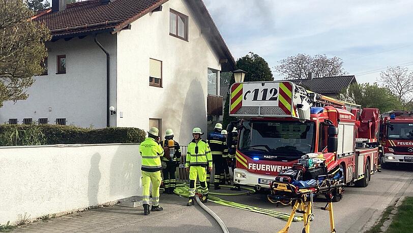 Die Feuerwehr sch&auml;tzt den bei dem Brand entstandenen Schaden auf rund 50.000 Euro.