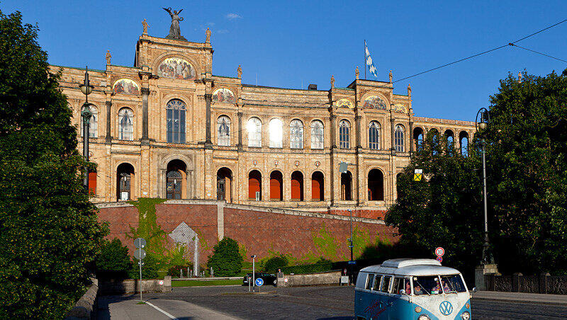 Das Maximilianeum, Sitz des bayerischen Landtags. Das Maximilianeum, Sitz des bayerischen Landtags.