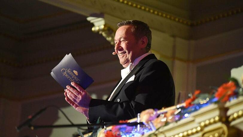 Roland Kaiser führte beim SemperOpernball durch den Abend.