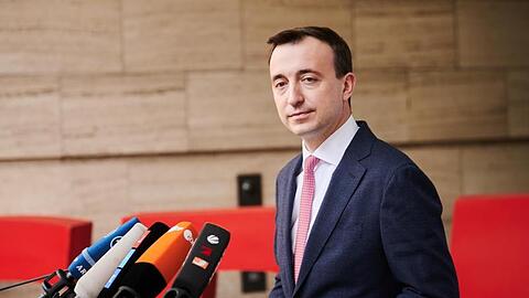 Generalsekretär Paul Ziemiak gibt am Rande des Treffens der CDU-Kreisvorsitzenden eine Pressekonferenz.