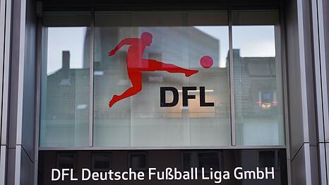 Die Deutsche Fu&szlig;ball Liga hat eine neue Kostenregel f&uuml;r die Vereine beschlossen. (Archivbild)