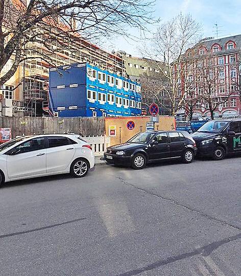 Baucontainer vorm Ruffinihaus.