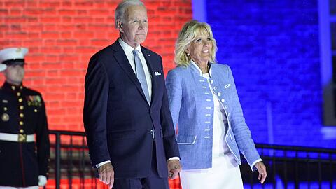 Joe und Jill Biden reisen alleine zur Beerdigung der Queen.