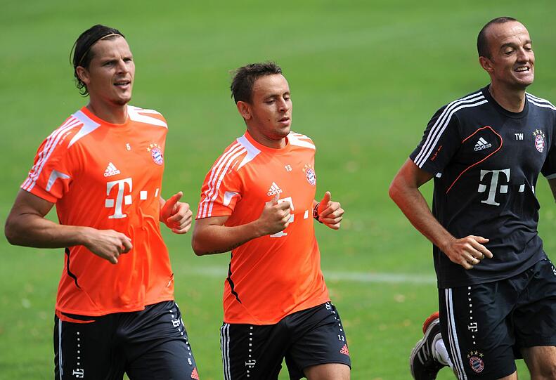 Wann kommt Martinez? Kommt er überhaupt? Die Gerüchte lassen die Bayern-Spieler kalt. Jetzt ist erstmal Training in der Sommer-Hitze angesagt. Die aktuellen Bilder von der Säbener.
