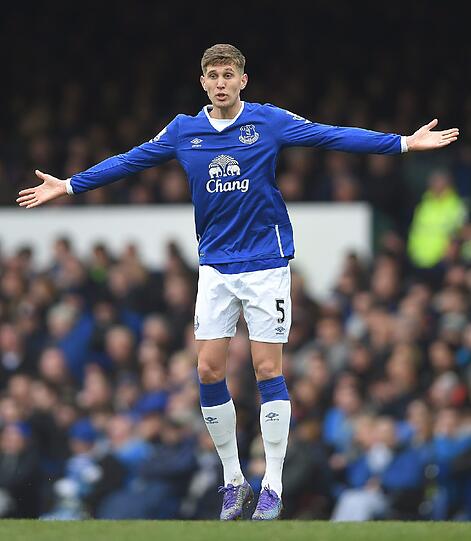 John Stones ist schon auf der Insel. Er spielt beim FC Everton.