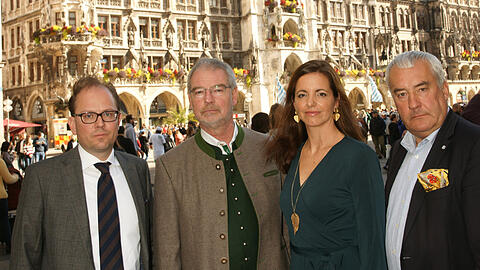 Alexander Reissl (2. v. li.) neben Bürgermeister Manuel Pretzl, OB-Kandidatin Kristina Frank und CSU-Bezirkschef Ludwig Spaenle.